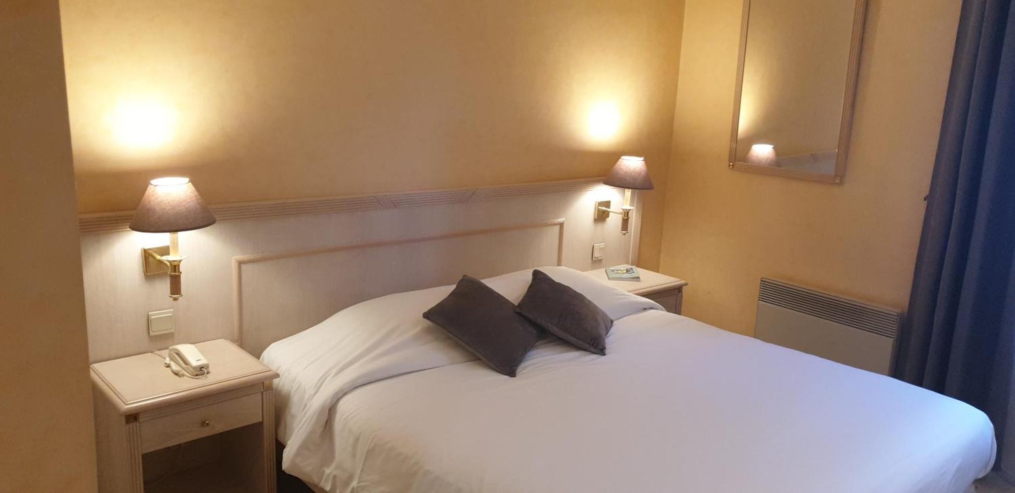 Logis L'Auberge Bourbonnaise Saint-Yorre Eksteriør billede