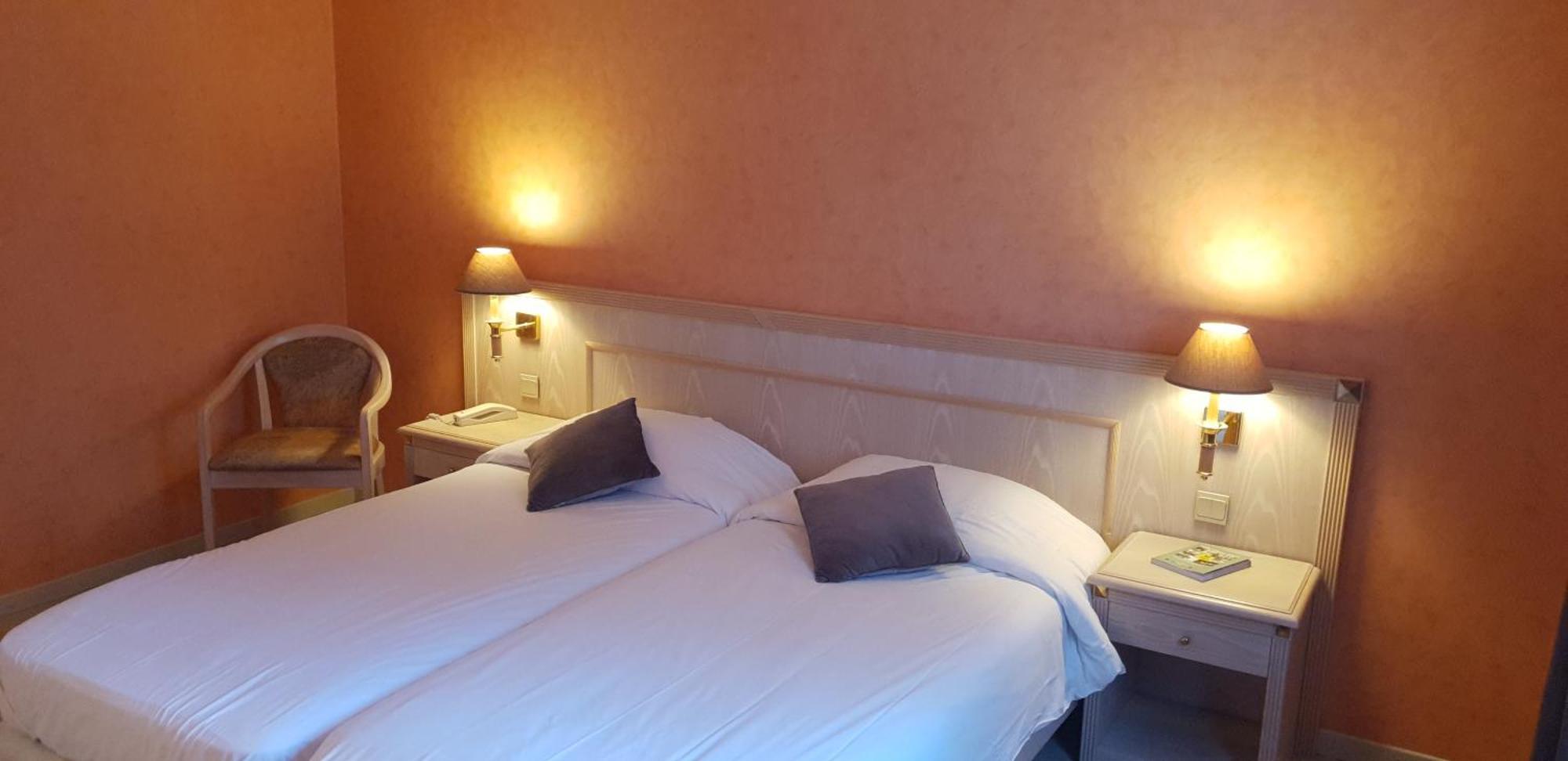 Logis L'Auberge Bourbonnaise Saint-Yorre Eksteriør billede