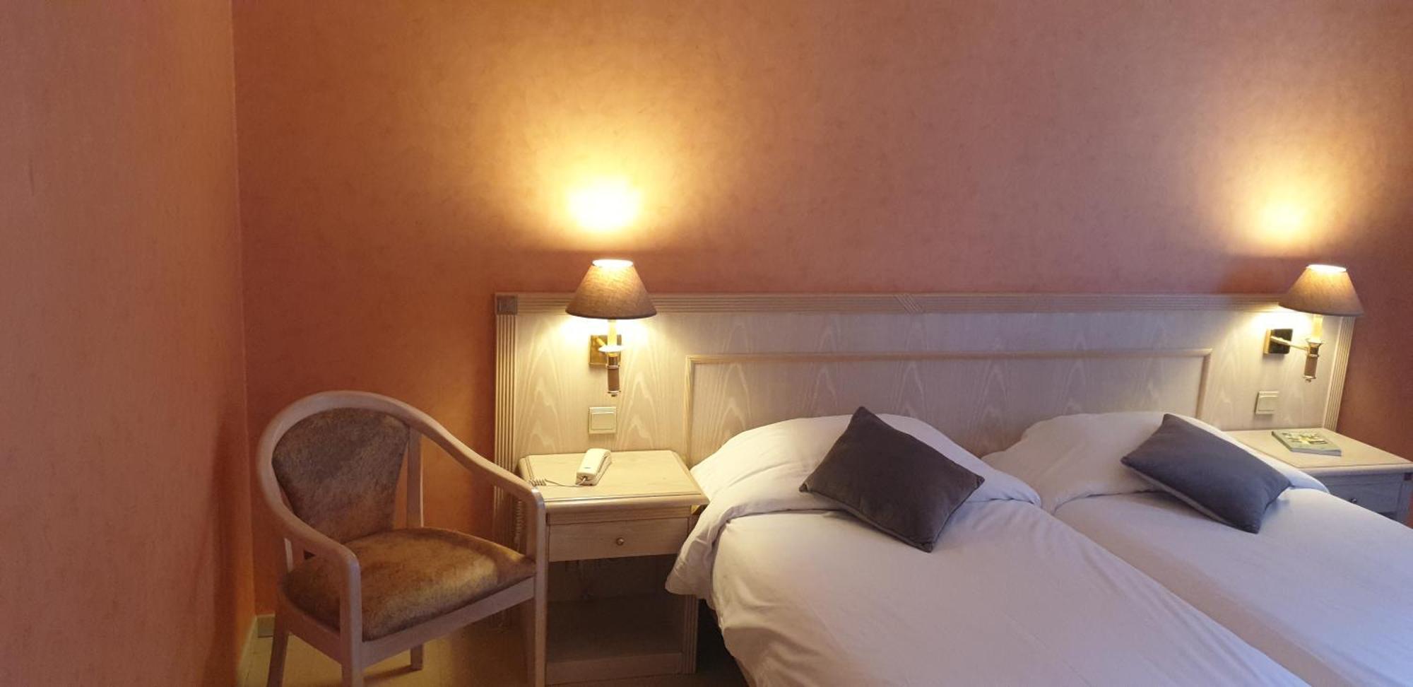 Logis L'Auberge Bourbonnaise Saint-Yorre Eksteriør billede