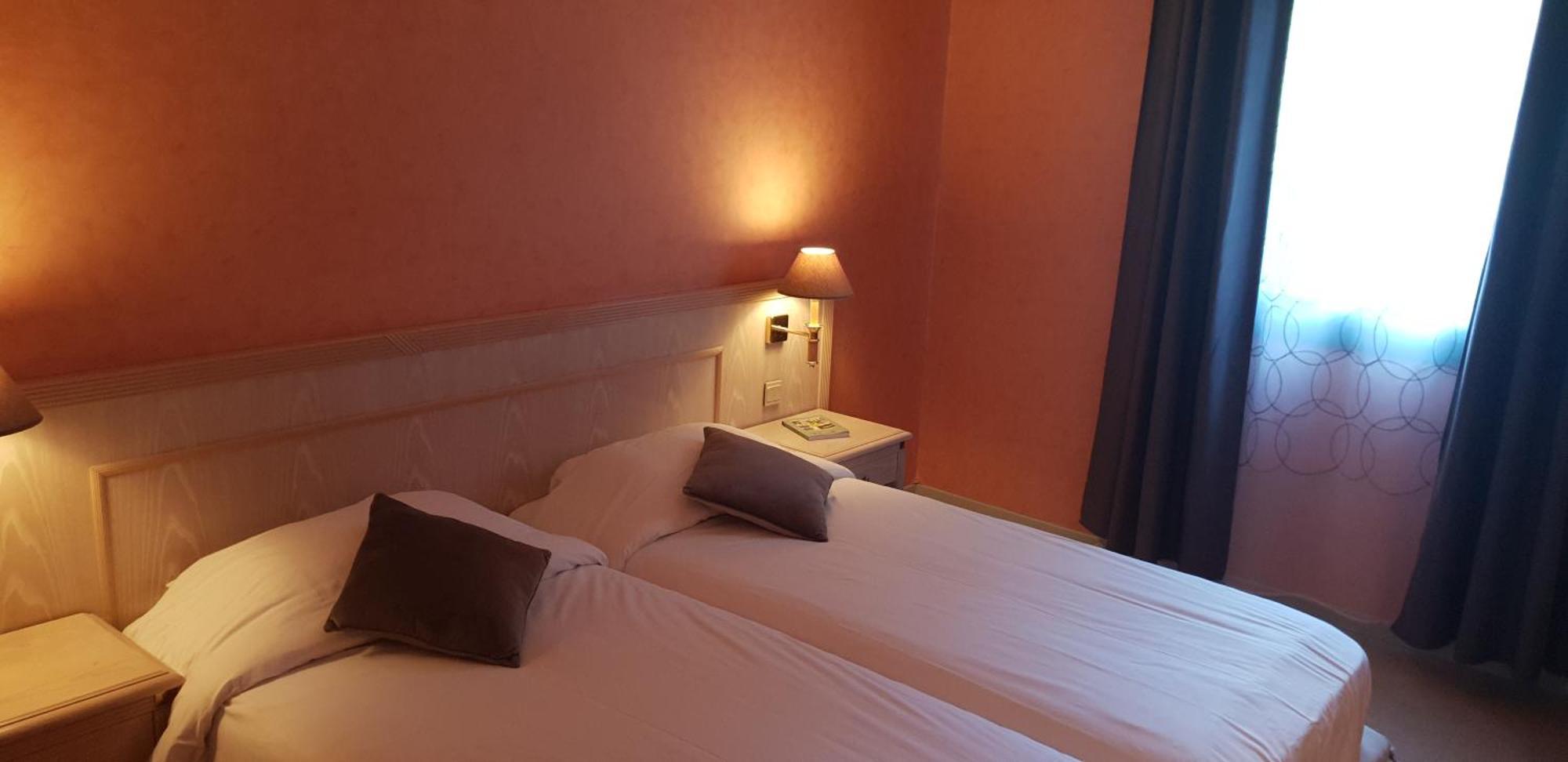 Logis L'Auberge Bourbonnaise Saint-Yorre Eksteriør billede