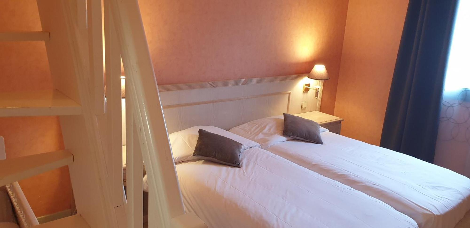 Logis L'Auberge Bourbonnaise Saint-Yorre Eksteriør billede