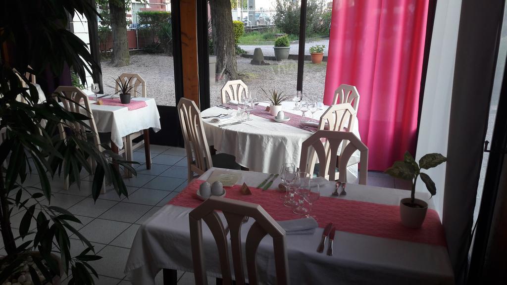 Logis L'Auberge Bourbonnaise Saint-Yorre Eksteriør billede