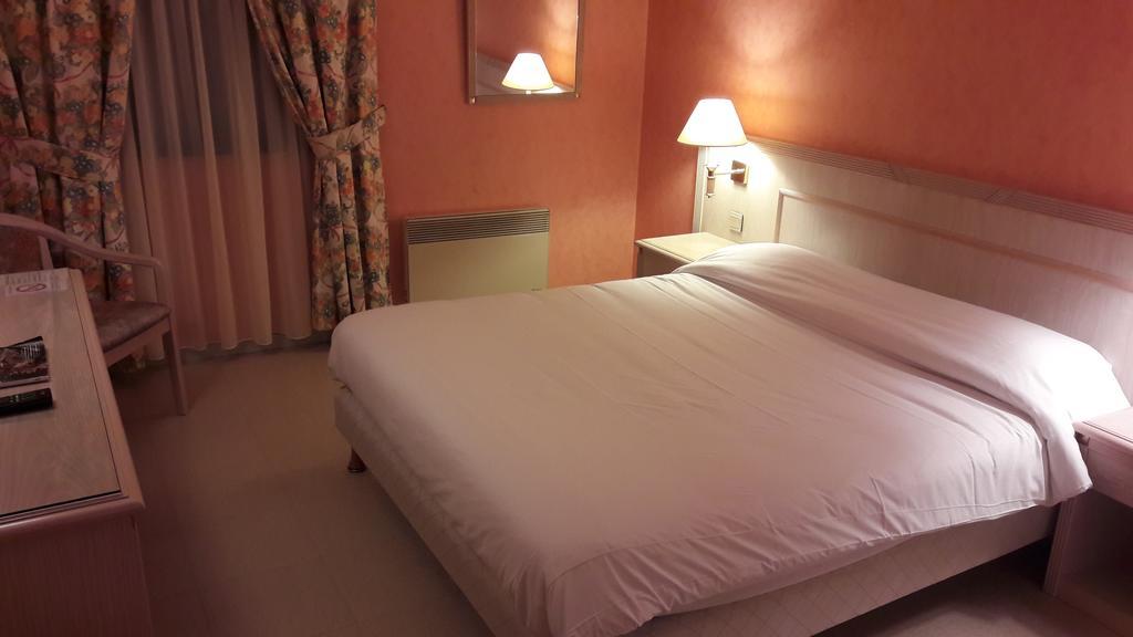 Logis L'Auberge Bourbonnaise Saint-Yorre Eksteriør billede