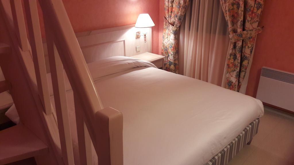Logis L'Auberge Bourbonnaise Saint-Yorre Eksteriør billede