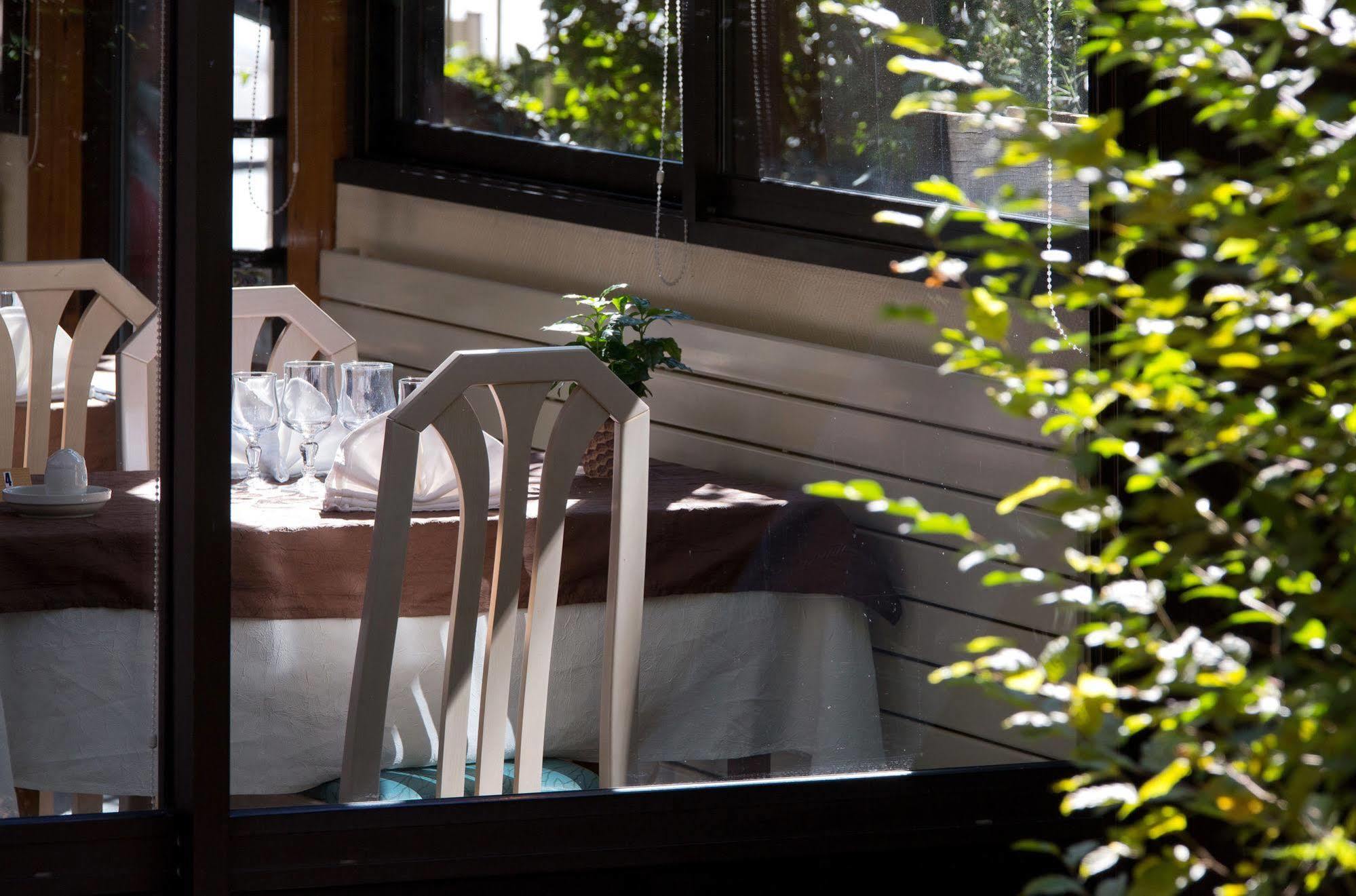 Logis L'Auberge Bourbonnaise Saint-Yorre Eksteriør billede