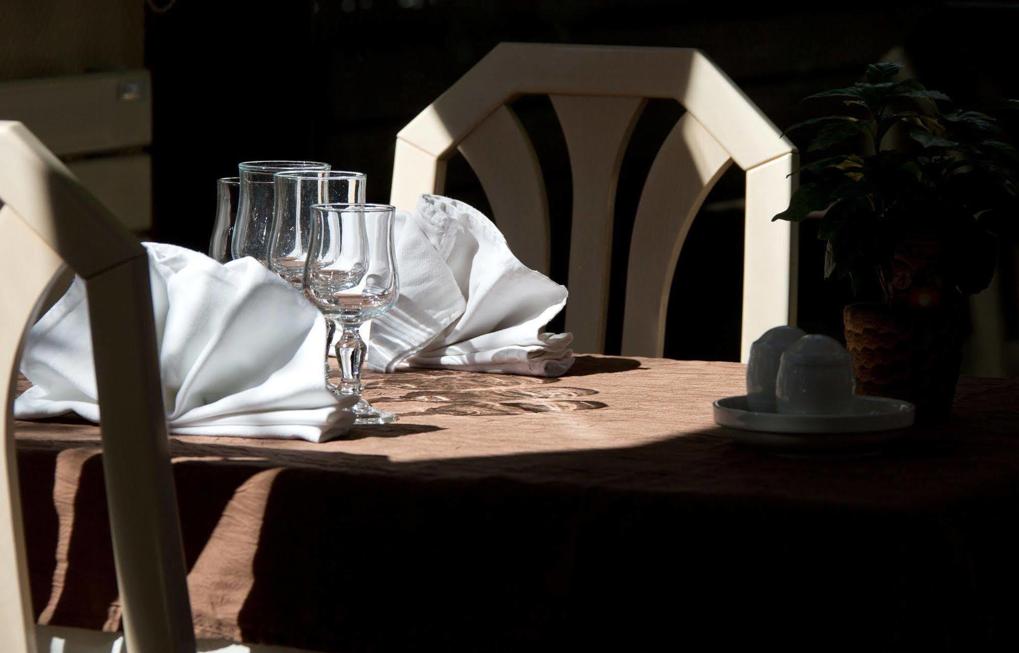 Logis L'Auberge Bourbonnaise Saint-Yorre Eksteriør billede
