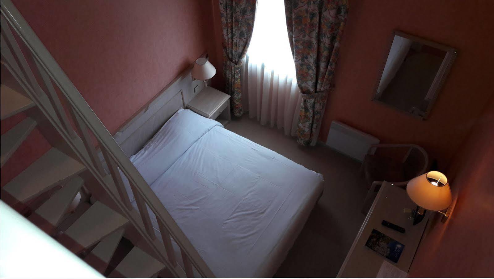 Logis L'Auberge Bourbonnaise Saint-Yorre Eksteriør billede